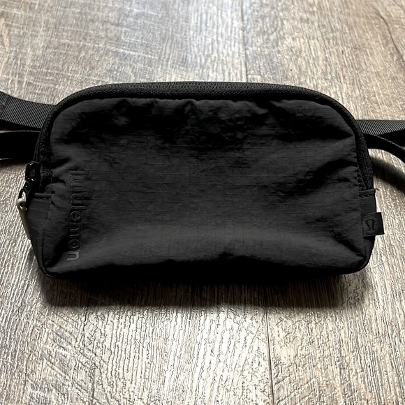 Like New Lululemon Mini Belt Bag - Picture 1 of 7